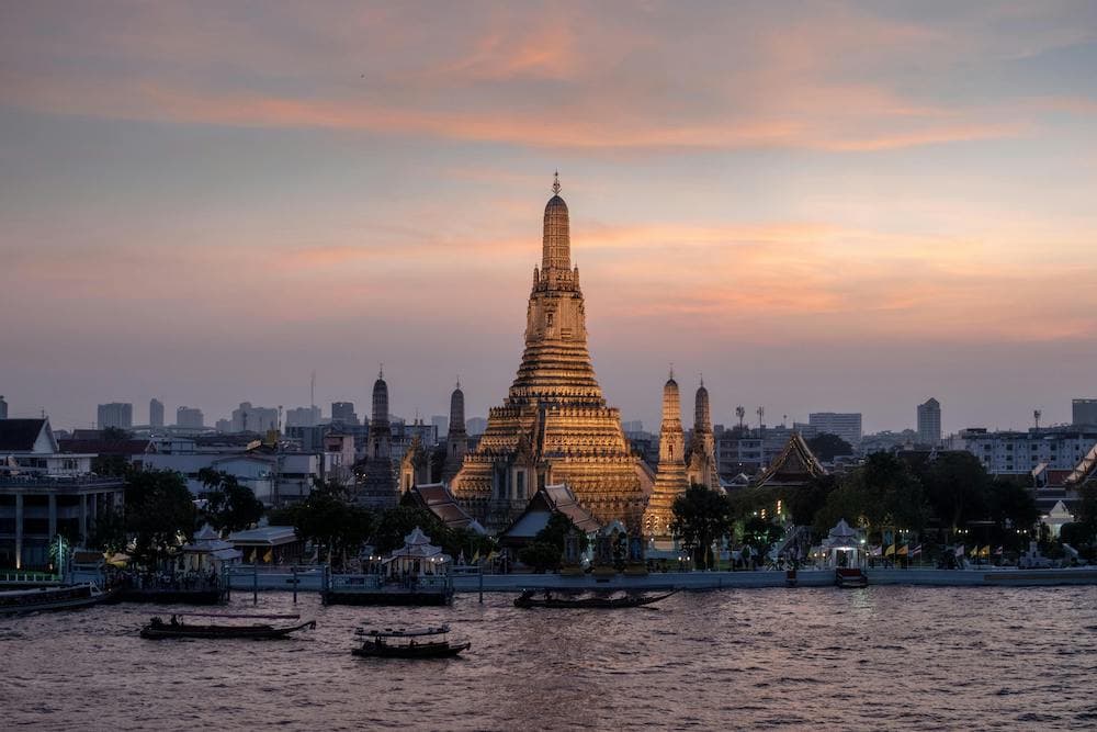 wat arun during sunset