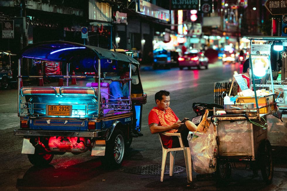 night tuk tuk tour chinatown food tours in bangkok